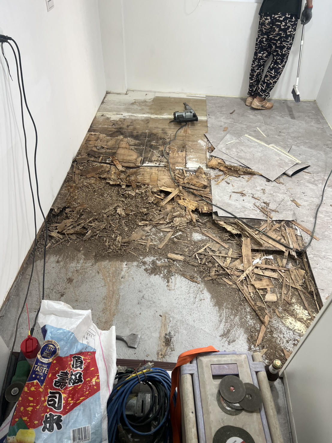高雄地板磁磚鋪設